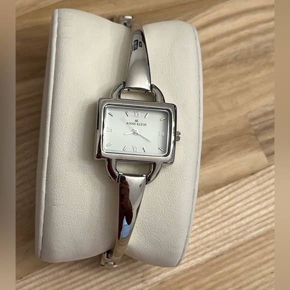 Anne Klein Ladies Watch Stainless Bracelet White Rectangular Dial Rare main image 7